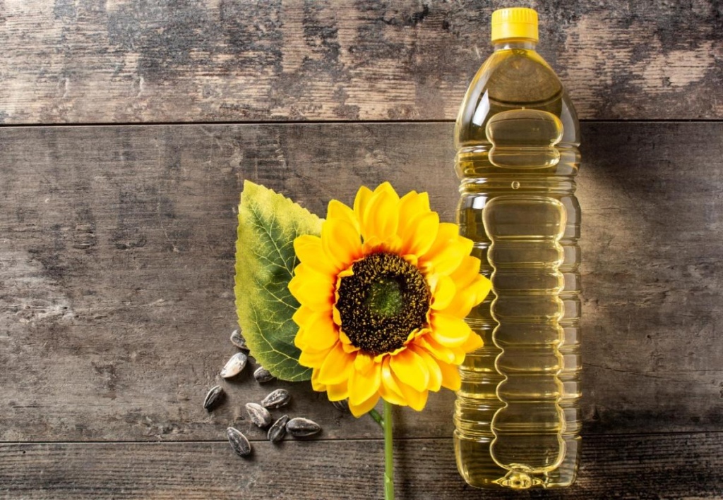 sunflower-oil-plastic-bottle-wooden-table.jpg