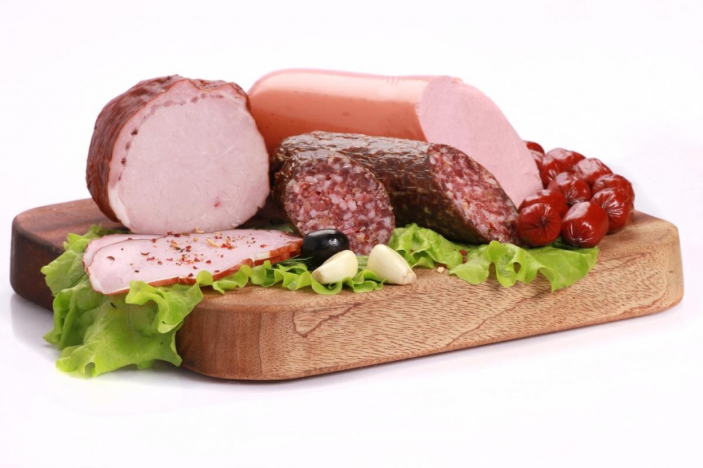 closeup-shot-slices-sausages-with-green-lettuce-wooden-board.jpg