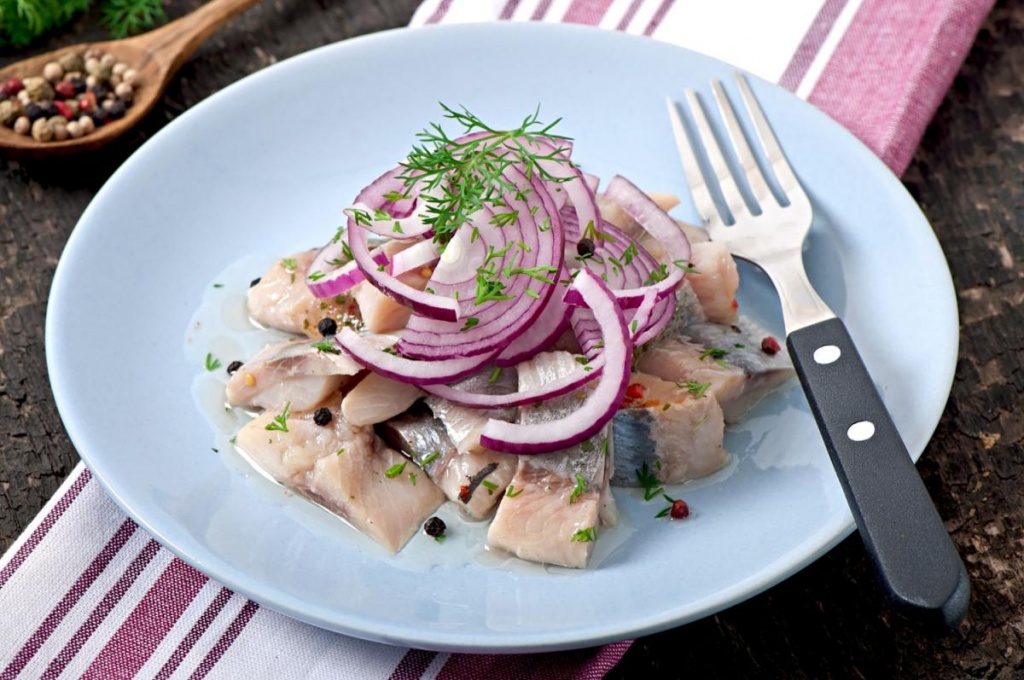 herring-salad-with-onion.jpg